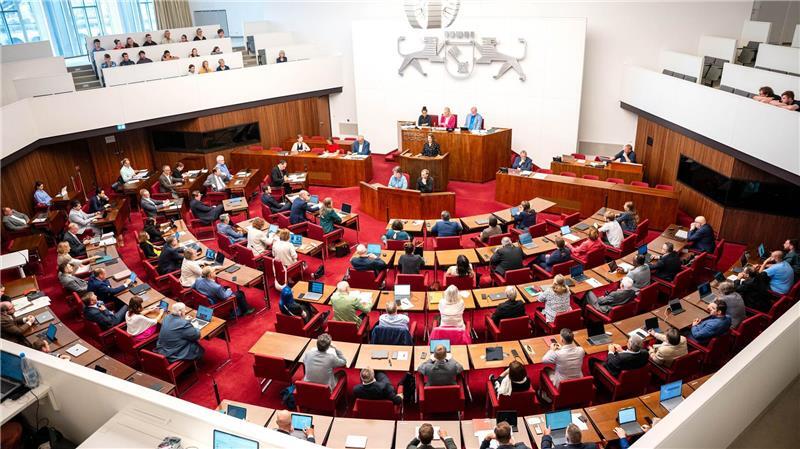Nach Mäurer nun Aulepp? Opposition erhöht Druck auf Senat Die Bürgerschaft diskutiert über den Umbruch im Bremer Senat.