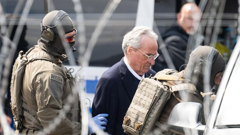 Weiterer Zeuge im Frankfurter „Reichsbürger“-Prozess befragt Die Bundesanwaltschaft legt den insgesamt neun Beschuldigten im Prozess gegen die mutmaßliche „Reichsbürger“-Gruppe um Prinz Reuß unter anderem die Mitgliedschaft in einer terroristischen Vereinigung zur Last.