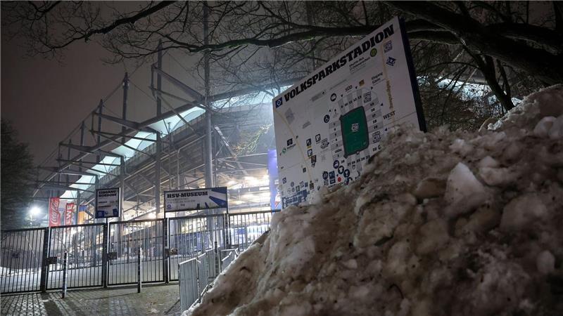 Die Bundesliga-Partie zwischen dem Hamburger SV und Bayer Leverkusen im Volksparkstadion ist wegen der Folgen des Winterwetters kurzfristig abgesagt worden.