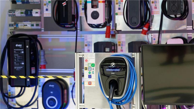Wallbox-Überprüfung: Netzagentur sieht keine Gefahren Die Bundesnetzagentur hat die elektrische Sicherheit von Wallboxen geprüft und festgestellt: Keine Gefahren für die Nutzerinnen und Nutzer. Auch die Funktechnik funktionierte. (Symbolbild)