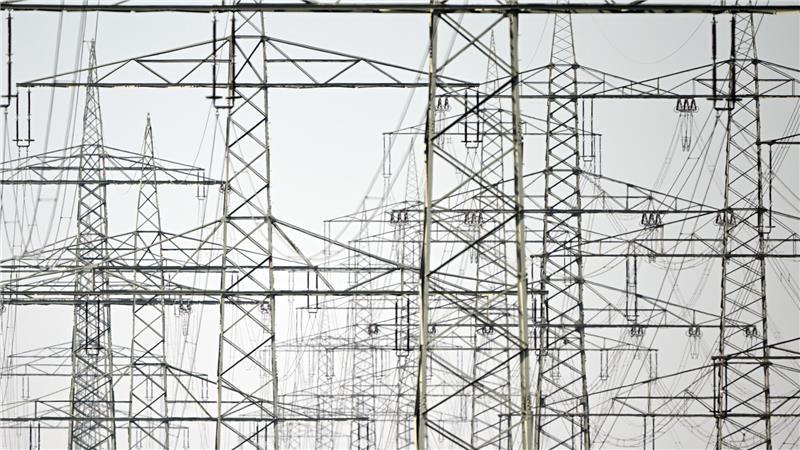 Müssen Solarstrom-Erzeuger bald für Einspeisung zahlen? Die Bundesnetzagentur will unter anderem über Gebühren für die Einspeisung von Strom diskutieren.