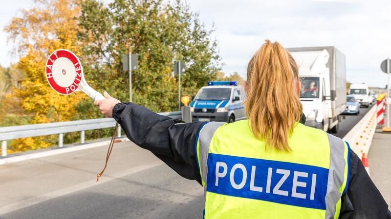 Die Bundespolizei stellte vom 1. bis zum 23. November an den Landgrenzen insgesamt 4353 unerlaubte Einreisen fest.