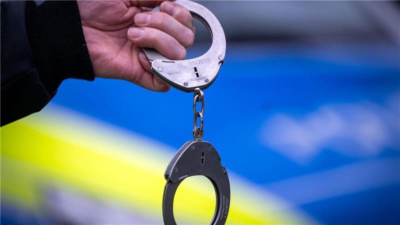 Frau stiehlt Rucksack aus abfahrbereitem ICE in Kiel Die Bundespolizei überführte eine mutmaßliche Diebin am Bahnhof in Kiel. (Symbolbild)