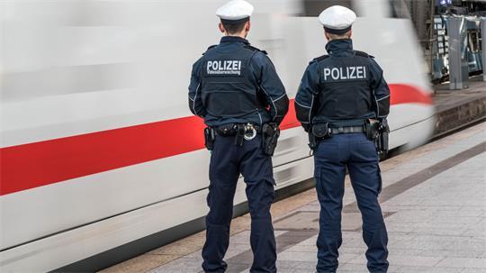 Die Bundespolizei warnt vor lebensgefährlichen Aufenthalten in den Gleisen. (Symbolbild)