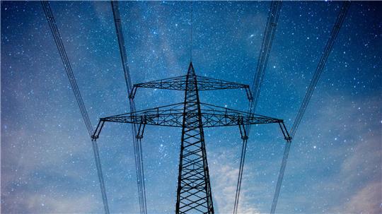 Die Bundesregierung beabsichtigt, Stromkunden mit der Senkung der Netzentgelte zu entlasten.