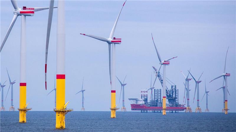 Die Bundesregierung hat das Ziel, dass in der Nord- und Ostsee viele neue Windräder installiert werden. (Archivbild) 