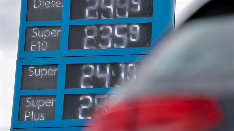 Inflation steigt erstmals seit Ende 2023 über drei Prozent Die Bundesregierung will Autofahrer mit einem erneuten Tankrabatt entlasten. (Archivbild)