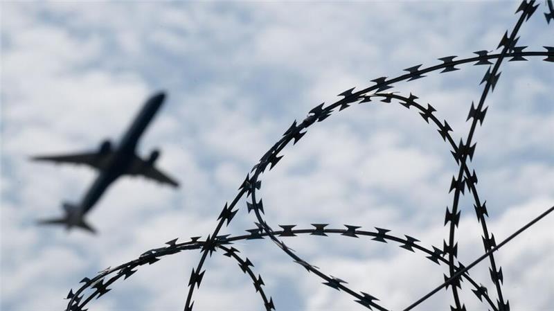 Abschiebungen: Faeser setzt auf Kooperation mit Ankara Die Bundesregierung will für weitere Abschiebungen von Straftätern nach Afghanistan sorgen sowie Möglichkeiten für Abschiebungen nach Syrien prüfen. (Symbolbild)