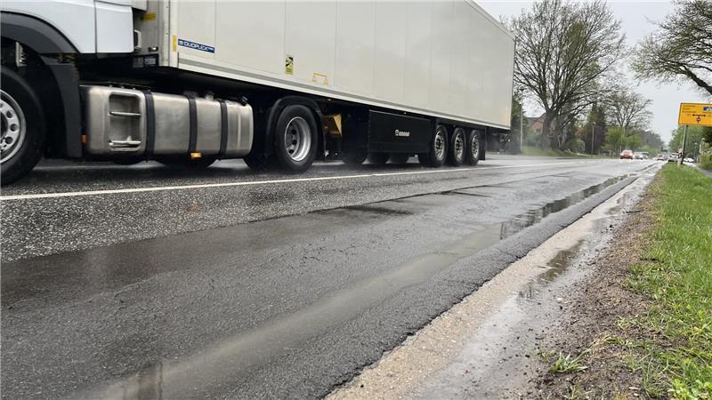Überschwemmungen durch neue B3? Landwirte sorgen sich um Felder und Höfe Die Bundesstraße B3 im Bereich der Kreuzung mit der B73 in Ketzendorf: Hier sind am Tag mit die meisten Autos in der Region unterwegs.