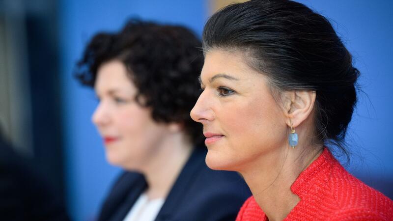 Umfrage sieht Wählerpotenzial für Wagenknecht-Partei Die Bundestagsabgeordnete Sahra Wagenknecht ist in einer Doppelspitze mit der früheren Chefin der Linksfraktion, Amira Mohamed Ali (l), zur Vorsitzenden des Bündnis Sahra Wagenknecht gewählt worden.