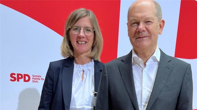 Talkshow: Neuer S-Bahn-Chef und Duell der Bundestagskandidatinnen Die Bundestagskandidatin Frauke Langen, hier mit dem SPD-Kanzler Olaf Scholz.