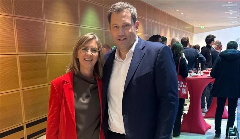Keine guten Listenplätze für Kandidaten aus den Stader Wahlkreisen Die Bundestagskandidatin Frauke Langen zusammen mit dem SPD-Bundesparteichef Lars Klingbeil.