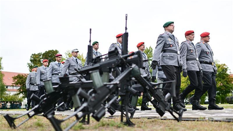 Unionsfraktion will neues Gesetz zum Wehrdienst stoppen Die Bundeswehr soll attraktiver werden für junge Leute, denn der Bedarf ist aus Sicht der Regierung groß. (Archivbild)