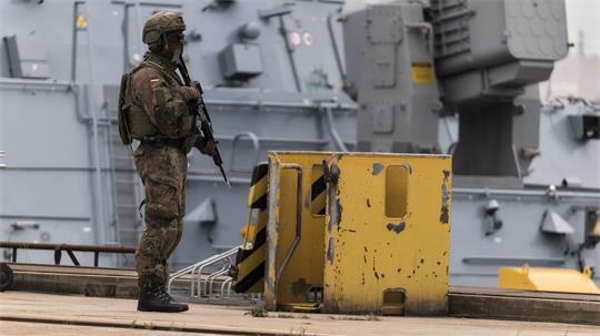 Die Bundeswehr übt inzwischen regelmäßig im Hamburger Hafen. (Archivbild)