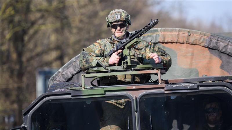 Die Bundeswehr verteidigt die Werte der Bundesrepublik. Das nehmen die Soldaten sehr ernst, so Militärseelsorger Thomas Nuxoll.