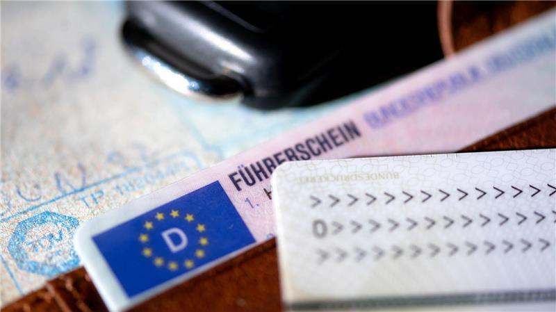 Was beim Wehrdienst geplant ist und worüber gestritten wird Die Bundeswehr wirbt mit einem satten Zuschuss zum Führerschein um Nachwuchs. Führerscheine kosten mittlerweile 4.000 Euro und mehr.