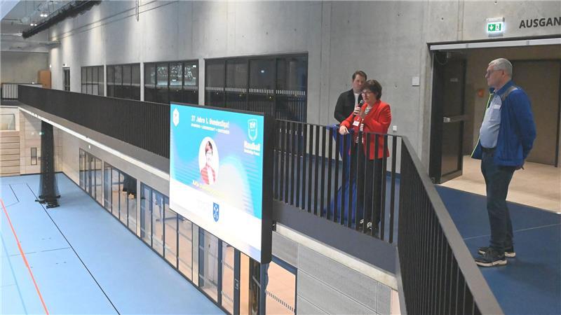 Kühlschränke statt Konflikte: BSV und Stadt legen Hallen-Streit bei Die Buxtehuder Bürgermeisterin Katja Oldenburg-Schmidt erklärte die neue Halle Nord zur „Chefsache“.