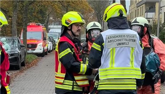 Die Buxtehuder Feuerwehr und der Umweltzug des Landkreises Stade rückten zu einem Einsatz aus.