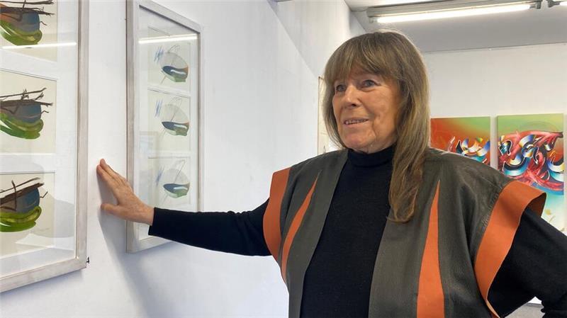 Die Buxtehuder Künstlerin Heidi Meyer präsentiert ihre Biografie. Im November eröffnet sie auch eine neue Ausstellung.