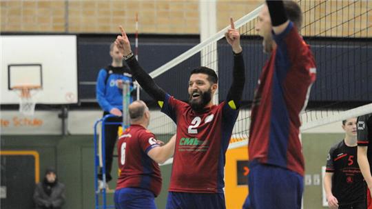 Die Buxtehuder Volleyballer um Najman Hassan liegen im Mittelfeld auf Platz sechs.