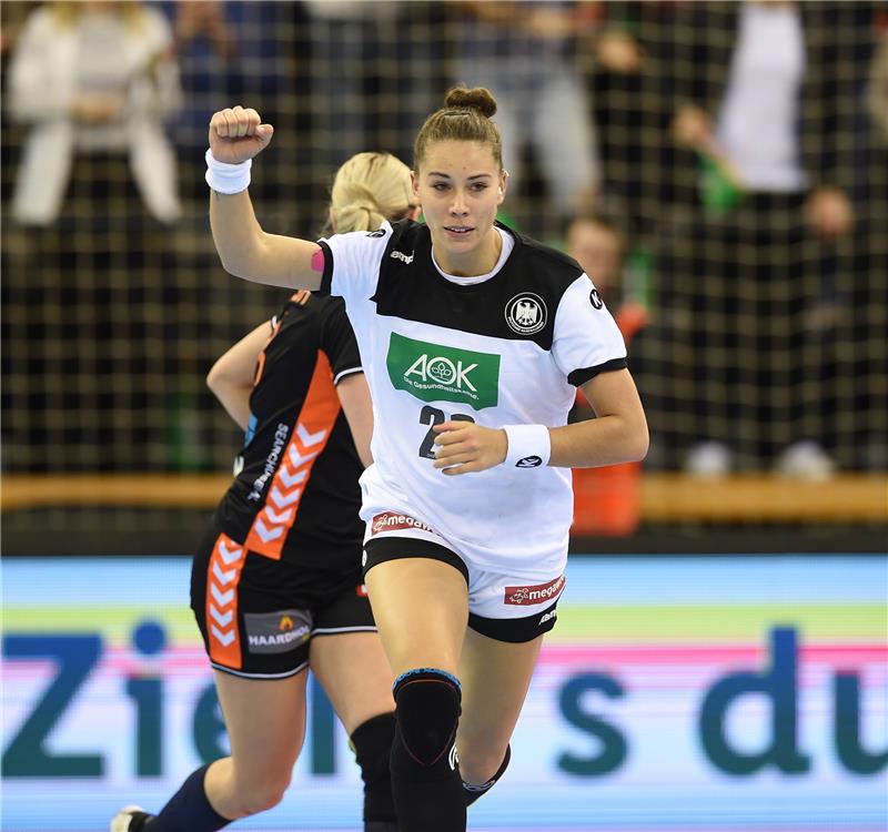 Die Buxtehuderin Emily Bölk soll die Nationalmannschaft als Kapitänin zur WM führen. Foto: Carmen Jaspersen/dpa