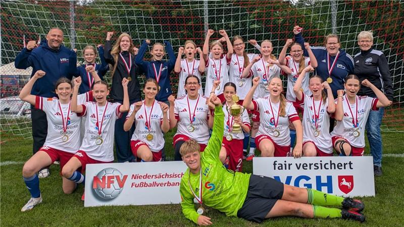 Die Junioren des JFV Buxtehude machen es spannend und holen zwei Titel Die C-Juniorinnen des VfL Güldenstern Stade II holten den Kreispokal.
