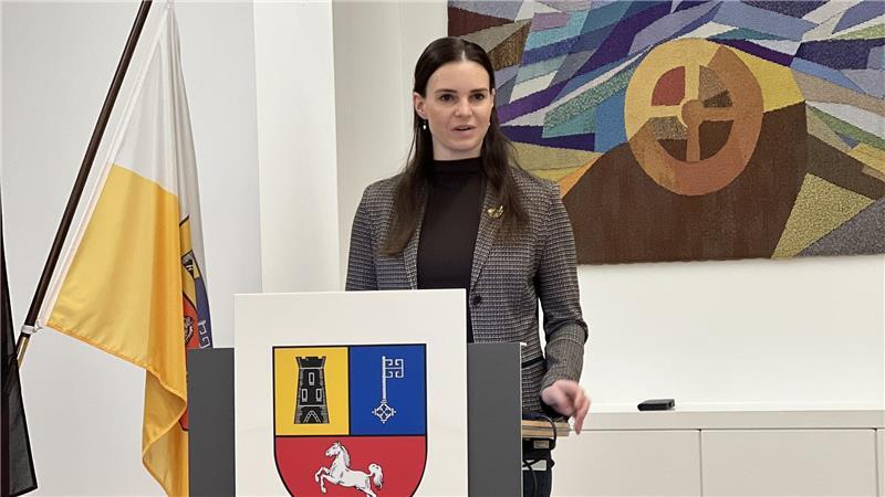 Die CDU-Bundestagsabgeordnete Vanessa Zobel hält die Festrede. Sie spricht zum ersten Mal bei einer Einbürgerungsfeier in Stade.