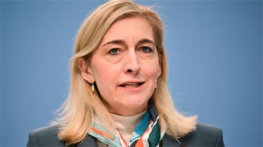 Die CDU-Politikerin Warken wechselt vom Gesundheitsministerium ins Kanzleramt