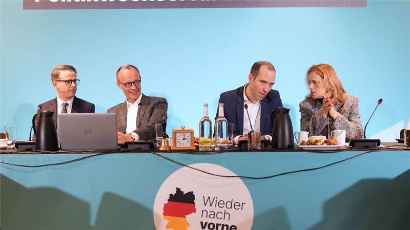 Die CDU-Spitze gibt den Startschuss für die entscheidende Phase des Bundestagswahlkampfes. Die Wirtschaft steht im Mittelpunkt. Ist bei den Umfragewerten der Union noch mehr drin?