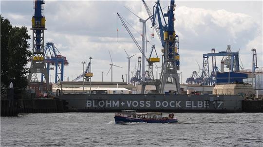Die CDU fordert vom rot-grünen Senat, Hafenflächen für eine Expansion der Marineproduktion bei Blohm+Voss freizumachen. (Archivbild)