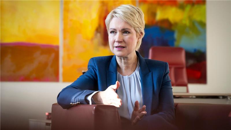 „Die CDU ist nicht klug beraten, wenn sie ständig verkündet, dass die Menschen in Deutschland nicht genug arbeiten“, sagt Mecklenburg-Vorpommerns Ministerpräsidentin Schwesig. (Archivbild)