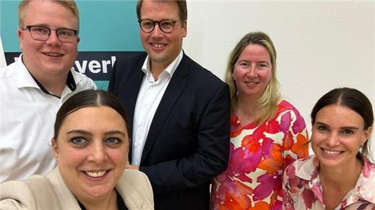 Die CDU kann auch neue Medien, wie die Stader Kandidatin Sabrina Klapper und der Buxtehuder Kandidat Alexander Krause. Beide sind dort in den vergangenen Wochen sehr aktiv. Von Sabrina Klapper aus Stade gibt es sogar einen eigenen Podcast.