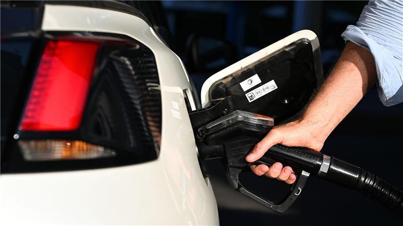 Die CO2-Abgabe wird unter anderem auf Kraftstoffe erhoben. 21,4 Milliarden Euro kamen 2025 zusammen. (Symbolbild) 