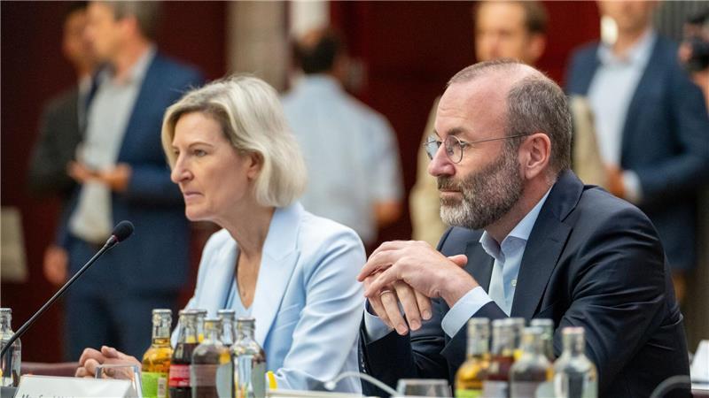 Betrugsverdacht: Parlament stimmt über Fall von CSU-Vize ab Die CSU-Politikerin Angelika Niebler ist im Europäischen Parlament Mitglied der EVP-Fraktion, die von ihrem Parteifreund Manfred Weber geführt wird. (Archivbild)