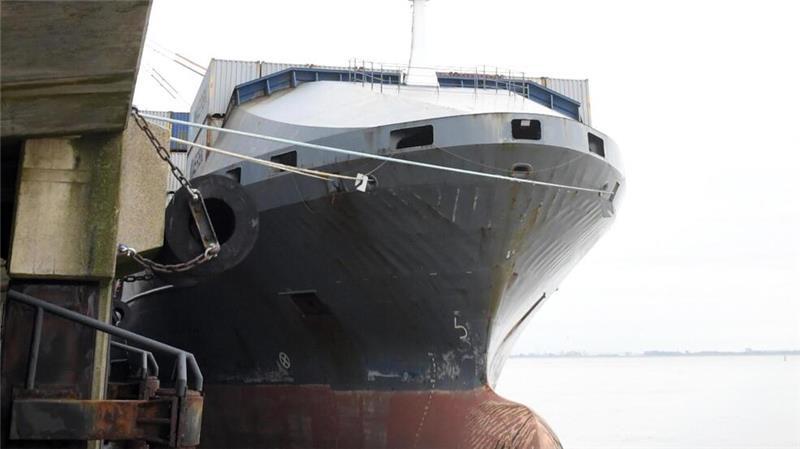 Neue „Einparkhilfe“ ermöglicht Containerriesen sicheres Anlegen Die „Calisto“ hat festgemacht.