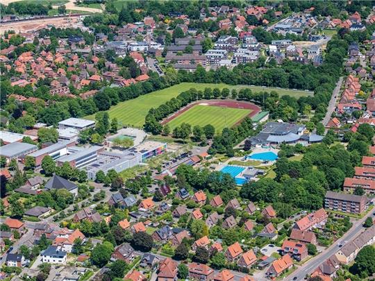 Die Camper Höhe mit ihren Sportplätzen, dem Solemio und der Realschule ist die grüne Lunge des Stadtteils. Sie soll in drei Zonen aufgeteilt werden. Foto: Martin Elsen