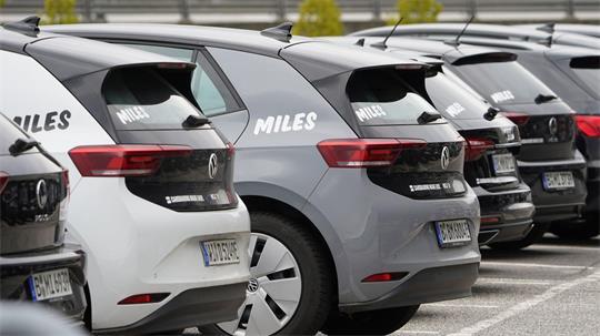 Die Carsharing-Anbieter in Hamburg haben innerhalb eines Jahres fast ein Drittel ihrer Flotte abgezogen. (Archivbild)