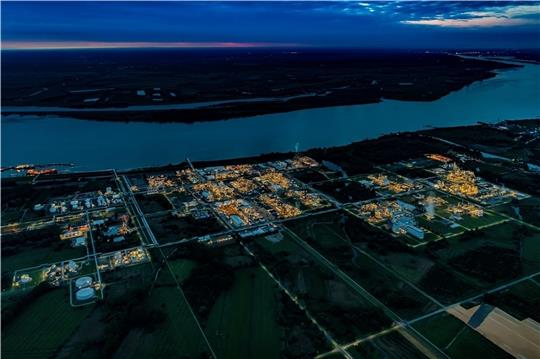 Stader Industrie: Mit der Glycerin-Anlage fing alles an Die Chemie-Industrie auf Bützflethersand direkt an der Elbe : Hier schlummern große Potenziale für die Energiewende in Deutschland. Foto: Dow / Martin Elsen