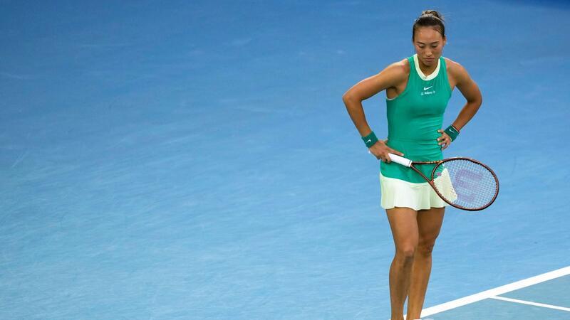 Riesige Dominanz: Sabalenka verteidigt Titel in Melbourne Die Chinesin Zheng Qinwen spielte in Melbourne ein gutes Turnier und musste sich erst im Finale geschlagen geben.