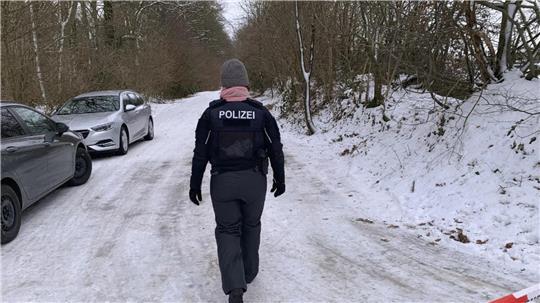 Die Cold Case Unit des Landeskriminalamts Schleswig-Holstein sucht seit Dienstag mit Unterstützung der Landespolizei in einem Waldgebiet in Neumünster nach dem Leichnam des 2014 vermissten Horst Georg Linnemann.