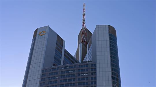 Die Commerzbank legt Zahlen für das zweite Quartal vor. (Archivbild)