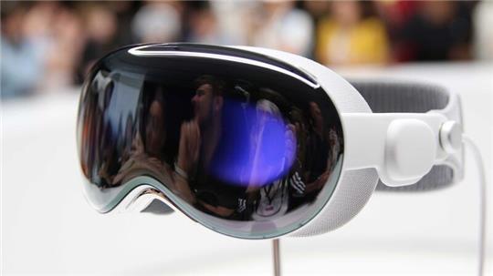 Die Computer-Brille Apple Vision Pro kommmt zunächst nur in den USA auf den Markt.
