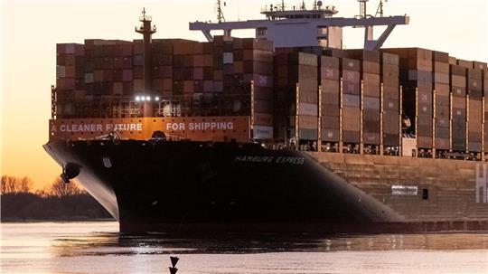Die Containerreederei Hapag-Lloyd ist in die roten Zahlen gerutscht. (Archivbild)