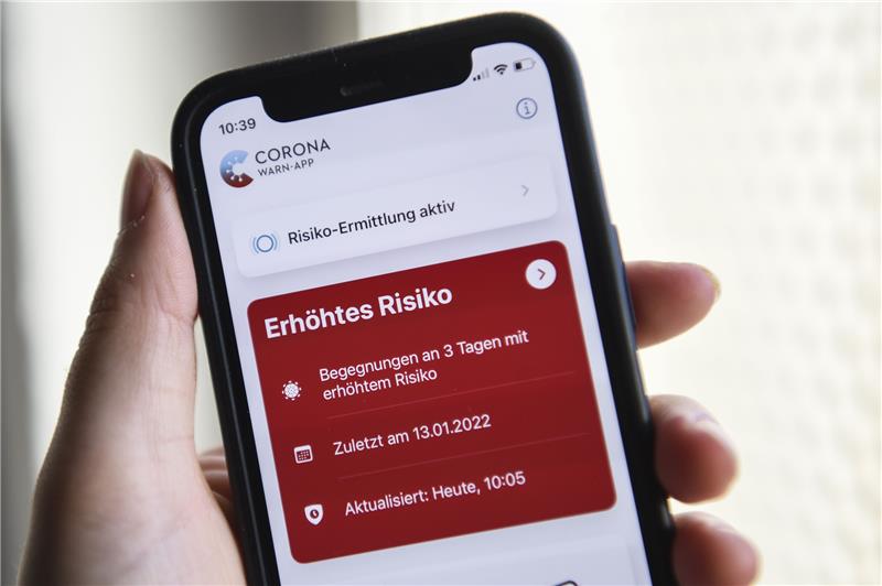 Das geschieht jetzt mit der Corona-Warnapp Die Corona-Warnapp des Bundesgesundheitsministeriums ist deutschlandweit mehr als 48 Millionen Mal installiert worden. Foto: dpa-Bildfunk