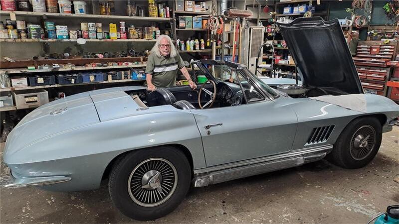 „Trail Magic“: Dipshorner erlebt magische Momente auf dem Appalachian Trail Die Corvette, Baujahr 1966, läuft immer noch. Seit 52 Jahren gehört sie dem US-Amerikaner Roger, der immer noch mit dem Wagen fährt. Foto: Seeger