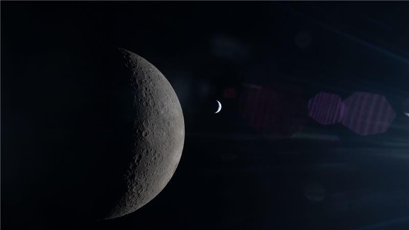 Die Crew hat den Mond intensiv beobachtet. Dahinter ist die Erde zun sehen. 