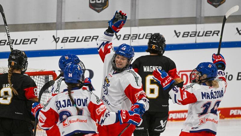 DEB-Frauen nach 0:8 Dritter beim Deutschland Cup Die DEB-Frauen waren auch gegen Tschechien chancenlos.