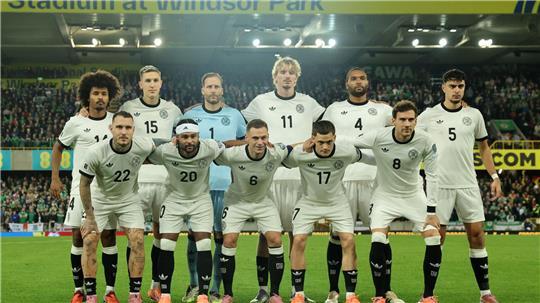 Die DFB-Elf stellt sich zum Team-Foto im Windsor Park. 