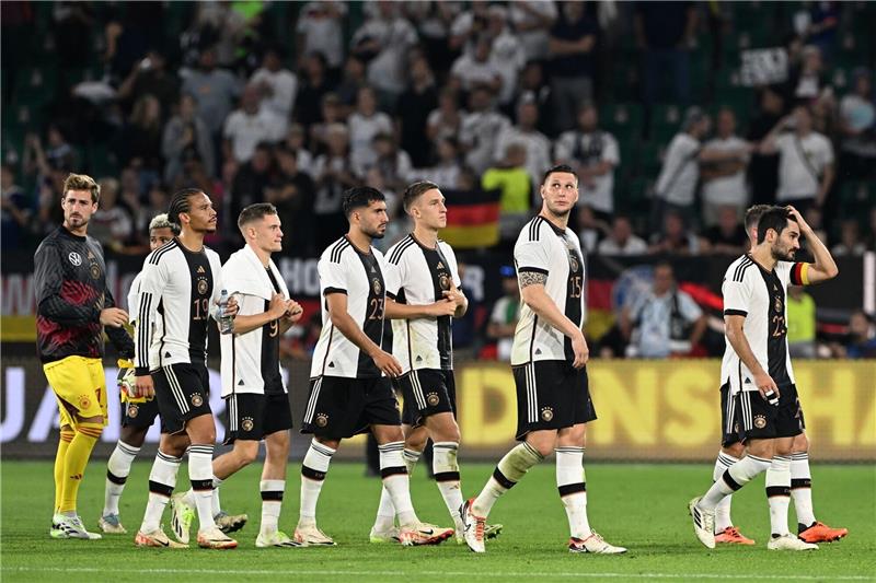 Desaster: Flick nach 1:4 gegen Japan schwer angezählt Die DFB-Spieler müssen die 1:4-Pleite gegen Japan verkraften.
