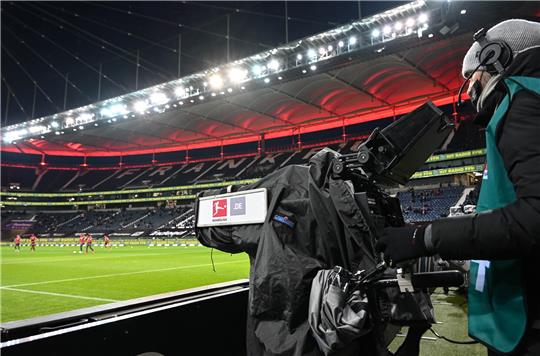 Die DFL bereitet die Ausschreibung des neuen TV-Vertrages vor. Foto: Arne Dedert/dpa